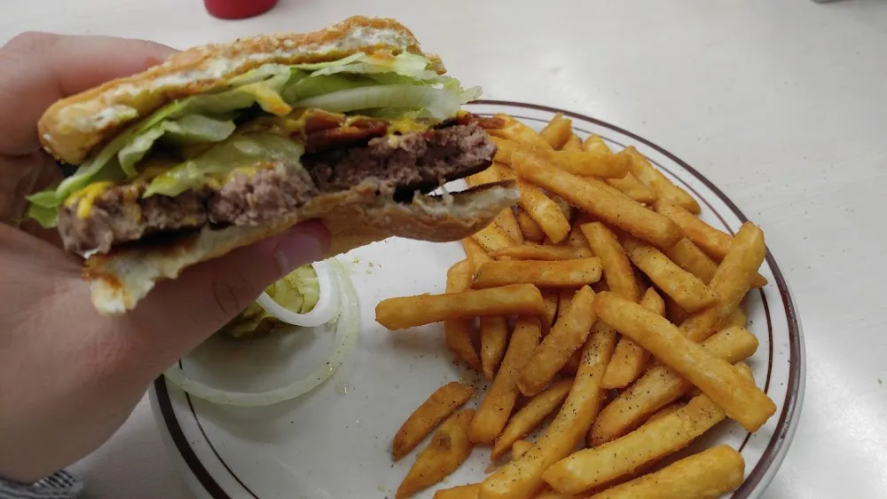 Bacon Cheeseburger w Fries